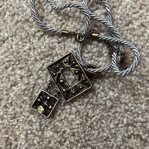 NWOT Lia Sophia Blue and Gold statement necklace - Picture 3 of 3